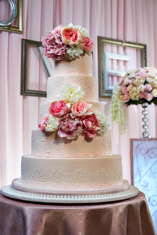 Blushing Splendour Wedding Cake sheraton.jpg